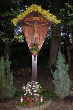 Holzkreuz am Schwadorferberg